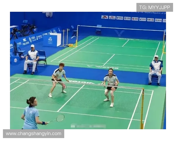 重庆羽毛球队奋勇拼搏全国锦标赛背后的奋斗故事与辉煌成就